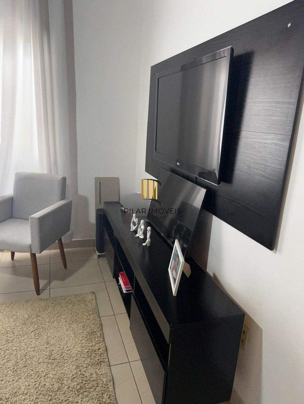 Casa de 4 dormitórios e 2 vagas de garagem no Bairro Monte Carlos Cachoeirinha.