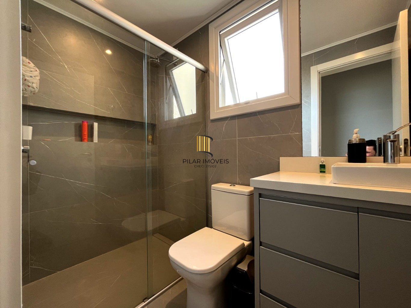 Casa de 3 dormitórios e 4 vagas de garagem em Gravataí.