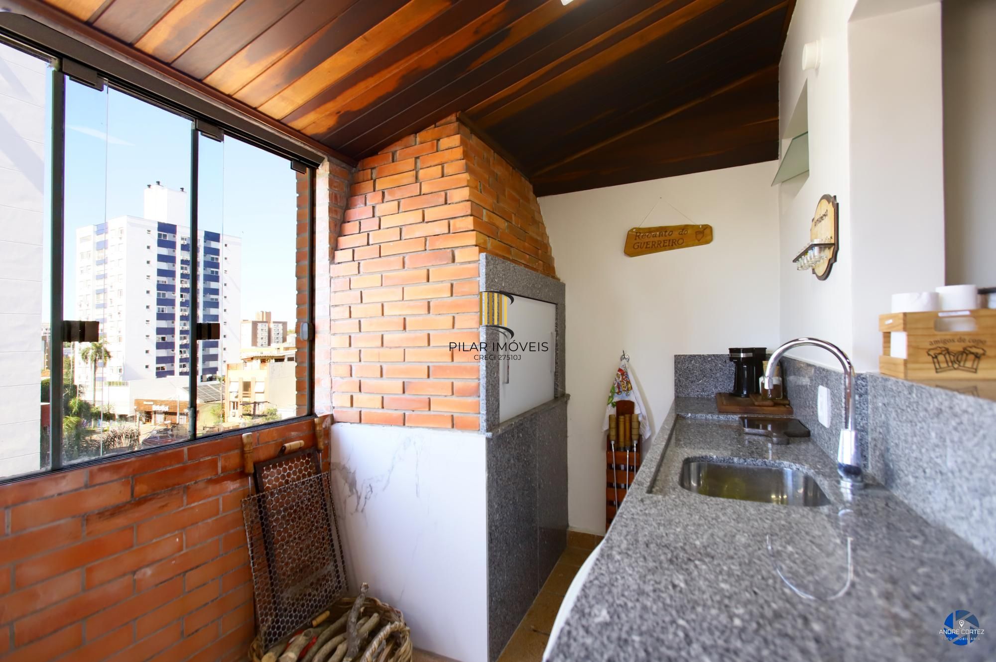 Cobertura com 3 dormitórios e 2 vagas no Bairro Santana