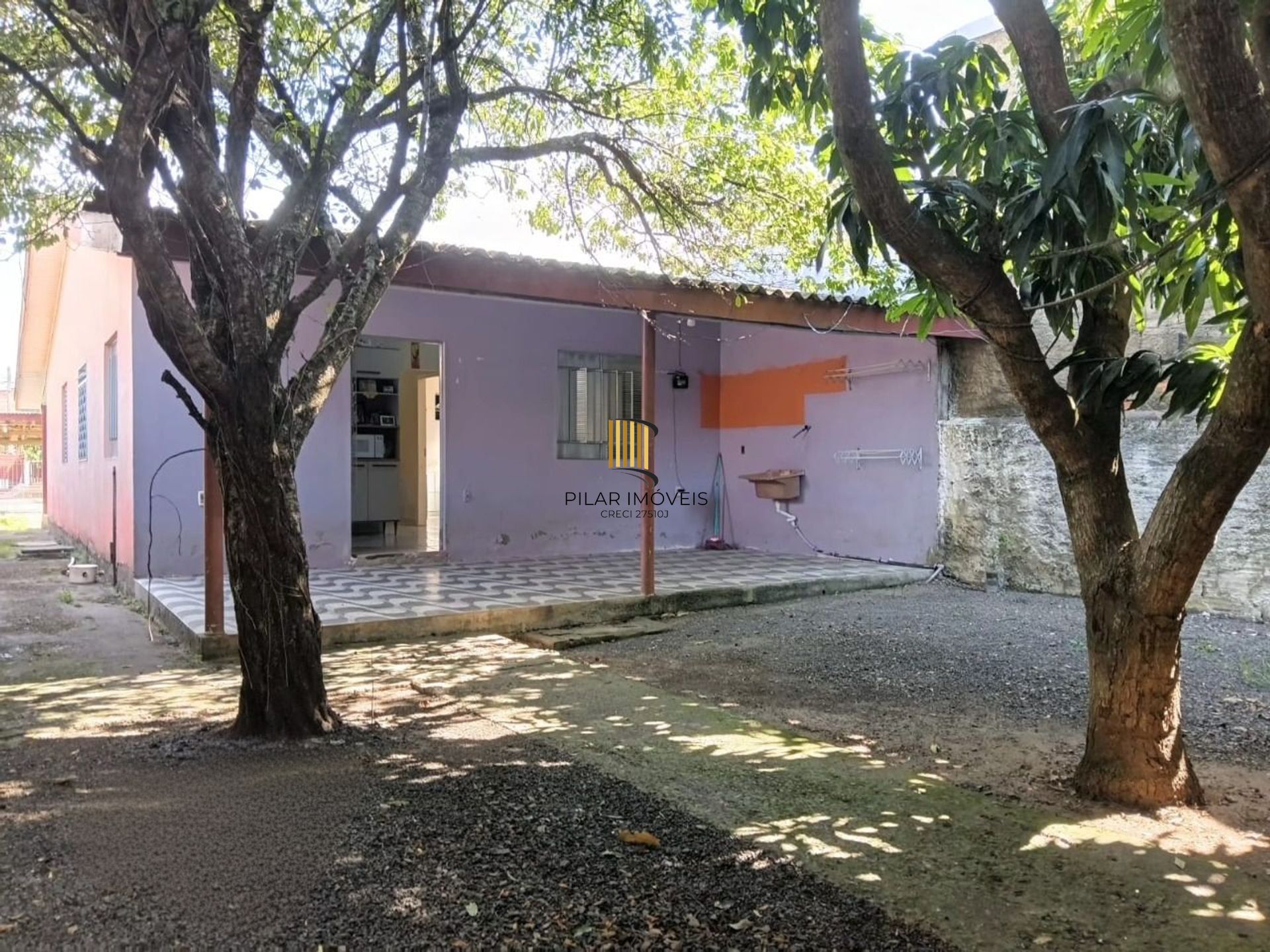 Casa de 3 dormitórios e 2 vagas de garagem em Canoas.