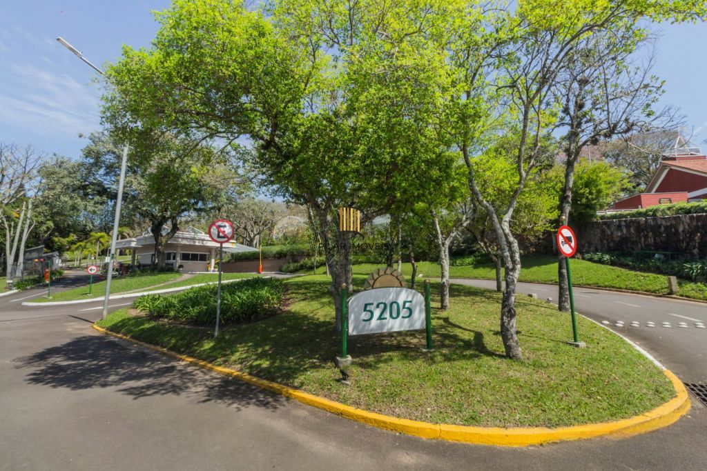 Casa em condominio, 3 quartos, 3 suítes 2 vagas e piscina na Cavalhada.