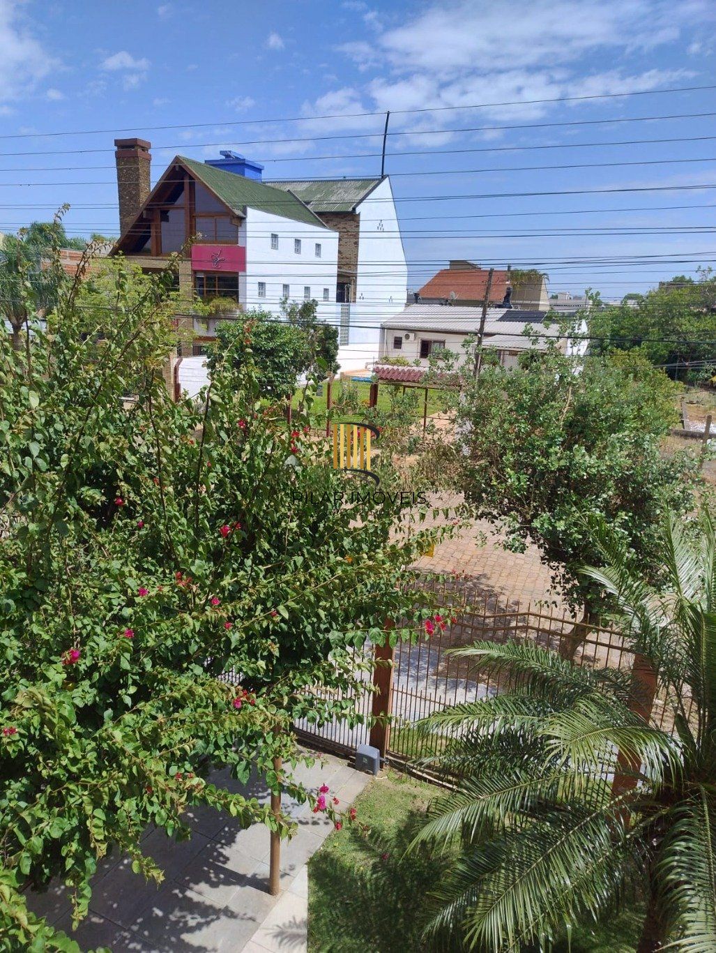 Casa com 3 dormitorios, 1 suíte e com 1 vaga de garagem coberta em Canoas.