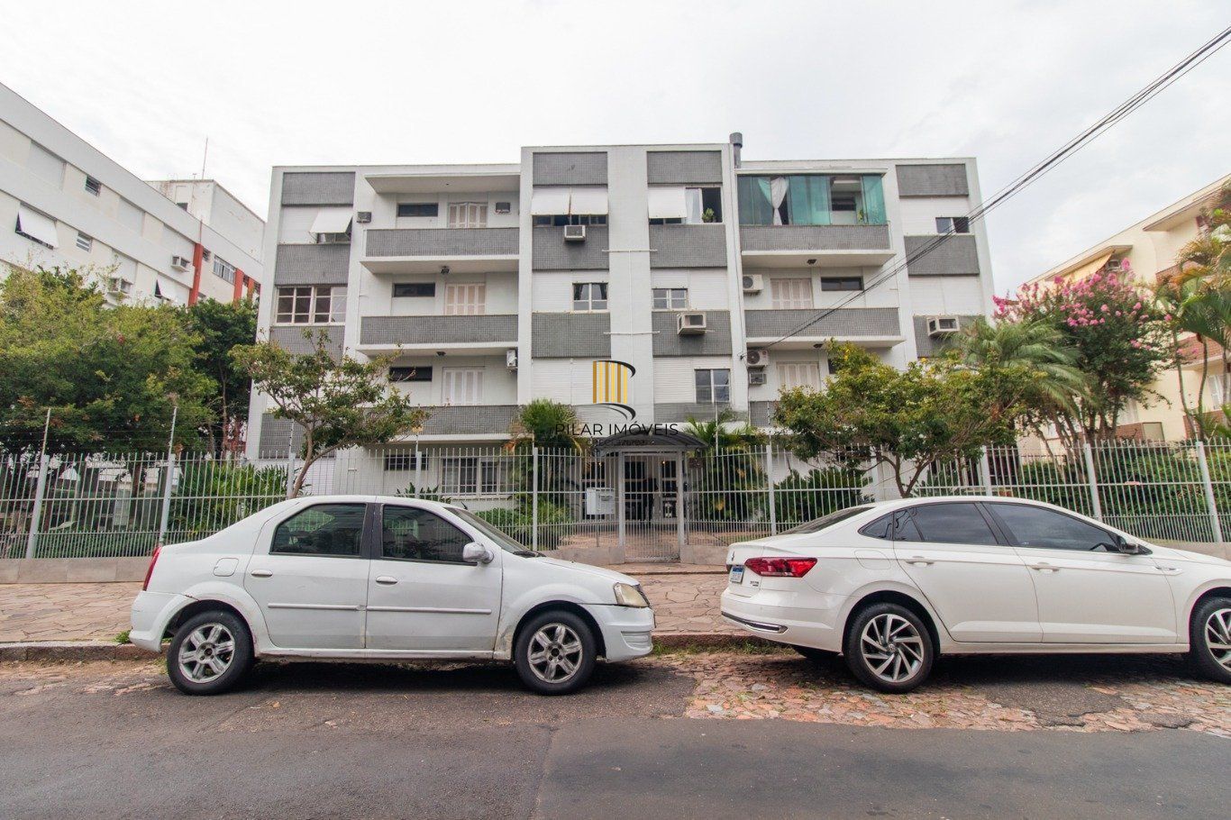 Apartamento 2 Quartos com Suíte e Pátio no Menino Deus