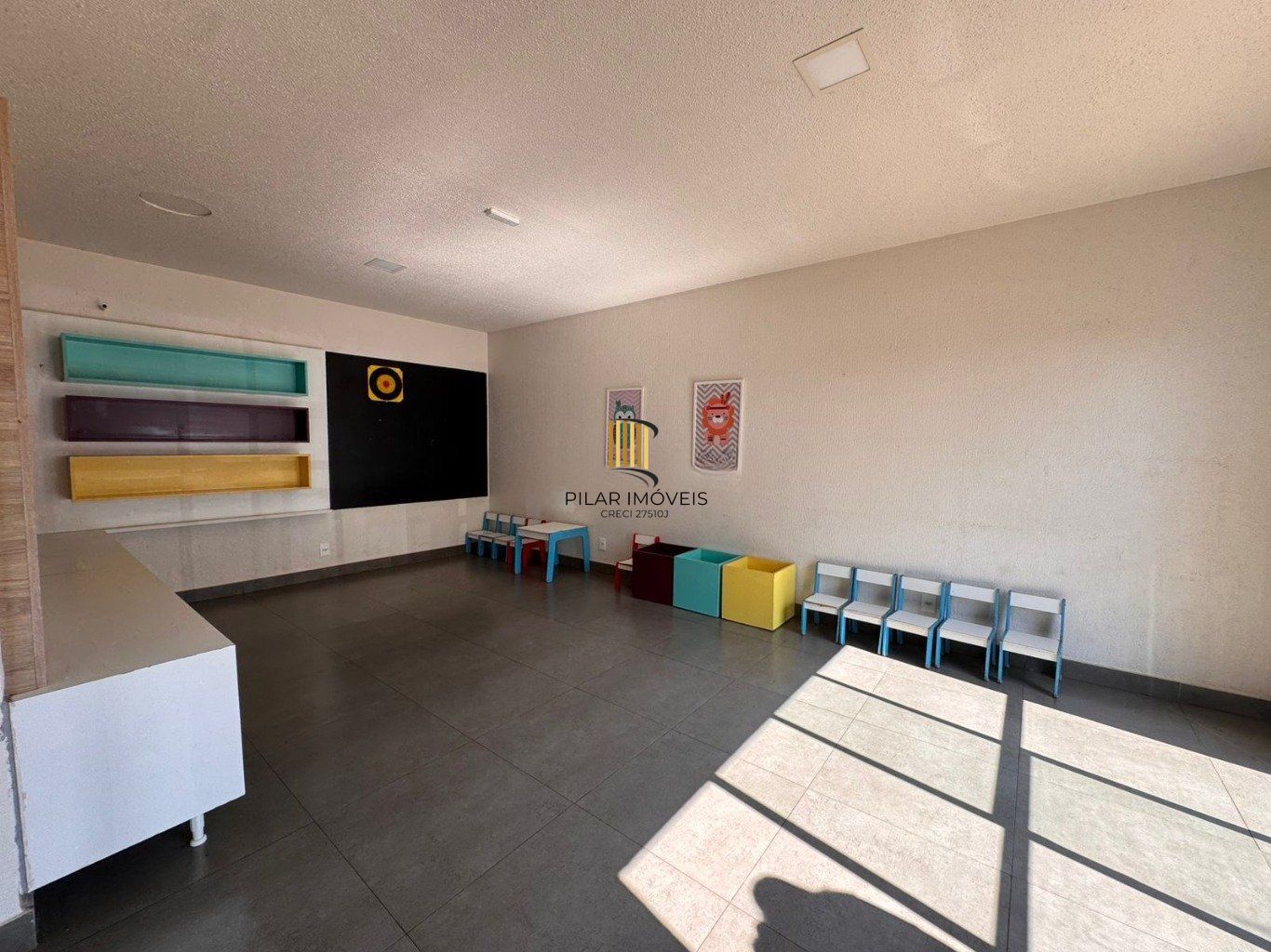 Apartamento de 2 dormitórios, elevador e 1 vaga de garagem em Canoas.