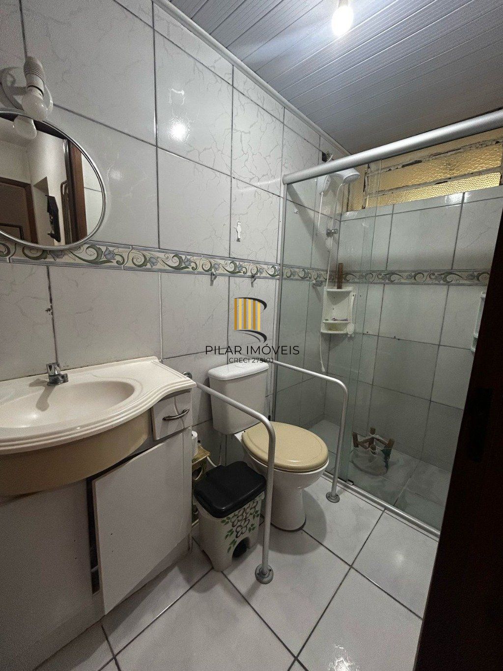 Apartamento à venda terreo com pátio  2 dormitórios no bairro Menino Deus