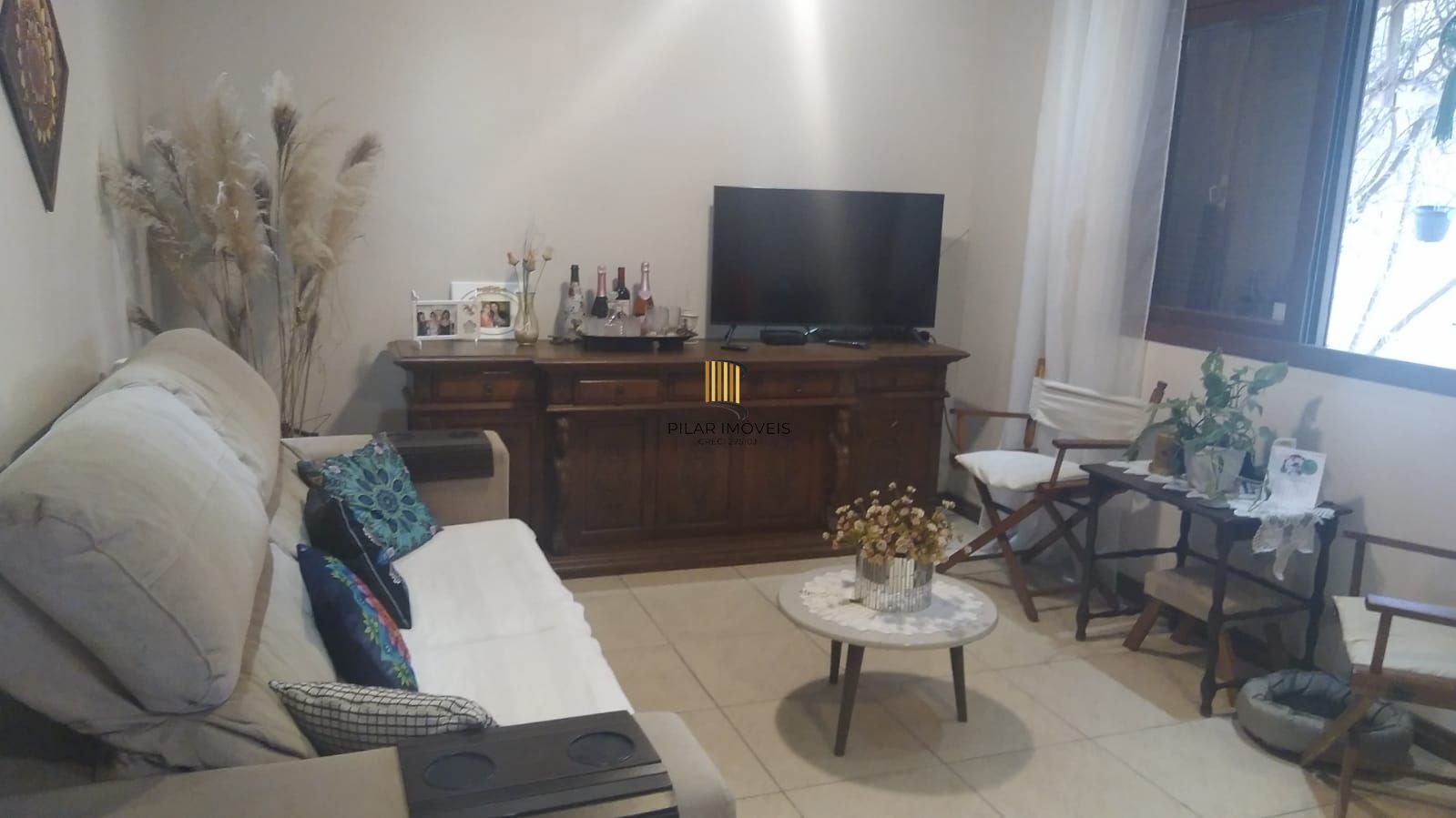 Casa de 2 quartos, churrasqueira, pátio, 2 vagas no bairro Lomba do Pinheiro