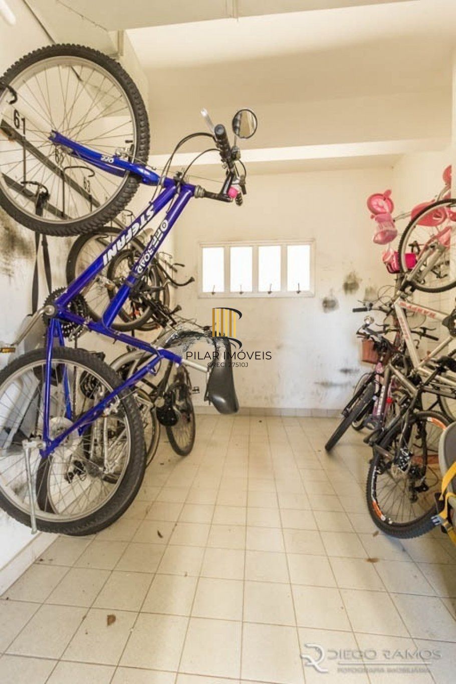 Apartamento de 2 dormitórios, elevador,1vaga de garagem, no Bairro Sarandi POA.