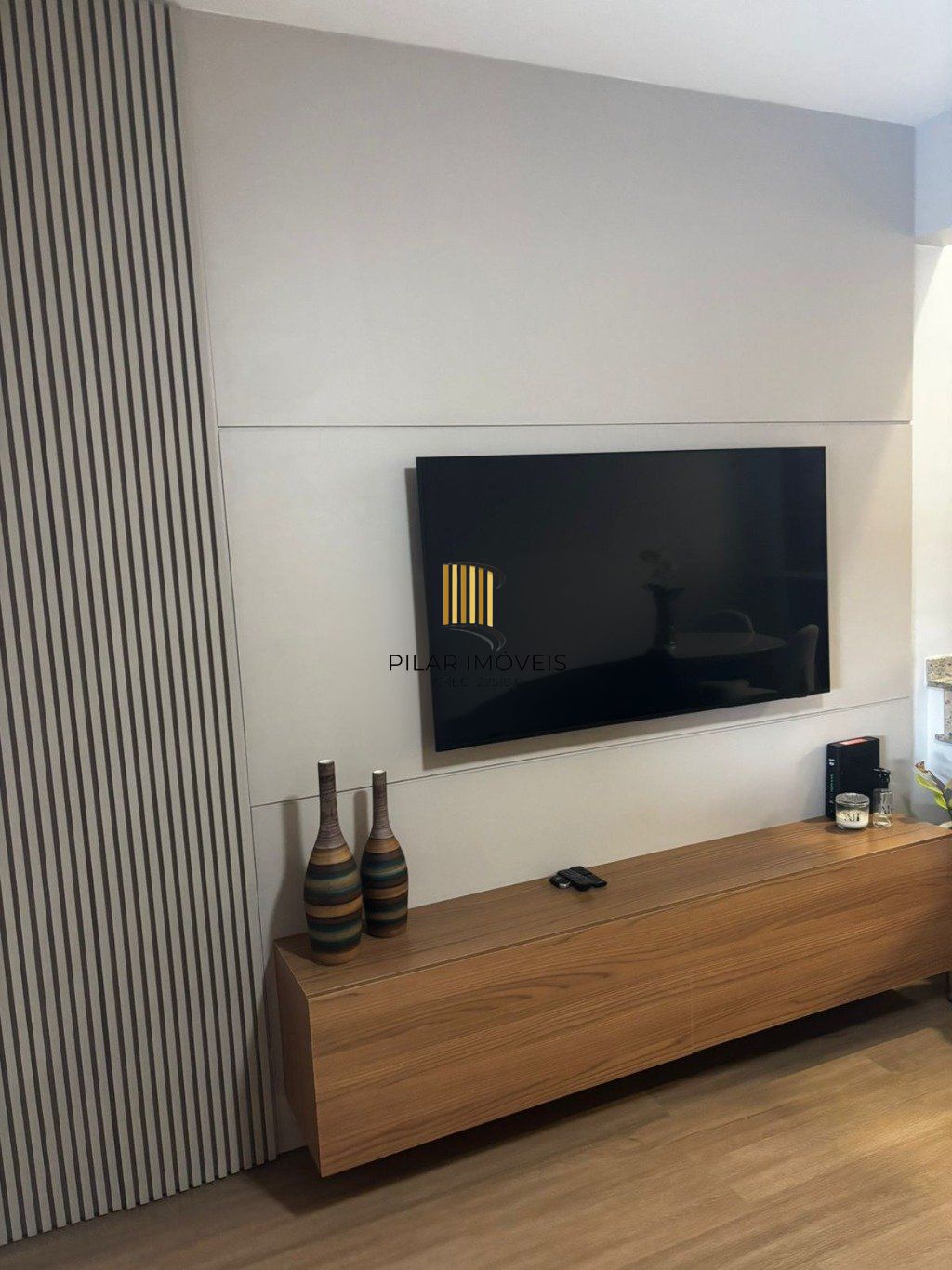 Casa com 2 dormitórios e 2 vagas de garagem em Canoas.