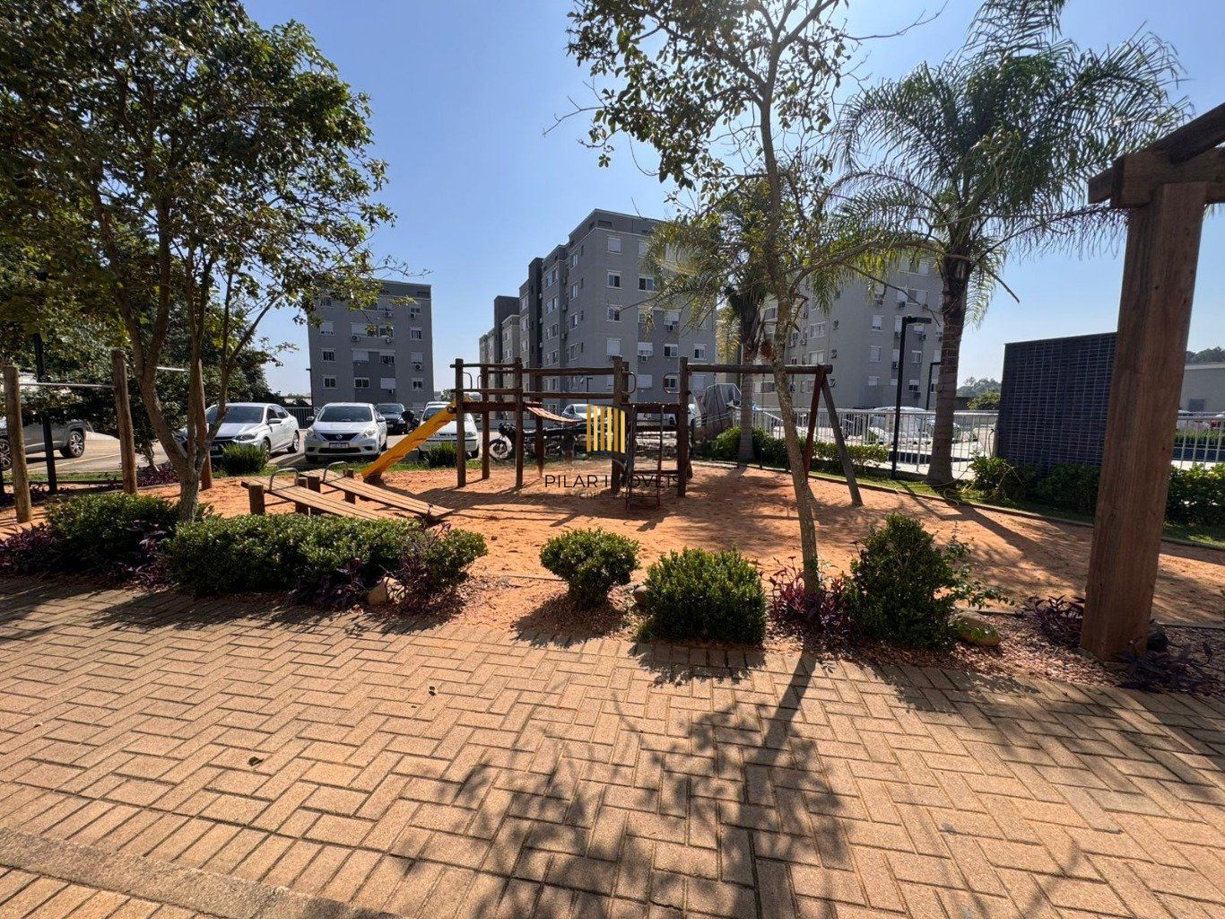 Apartamento de 2 dormitórios, elevador e 1 vaga de garagem em Canoas.