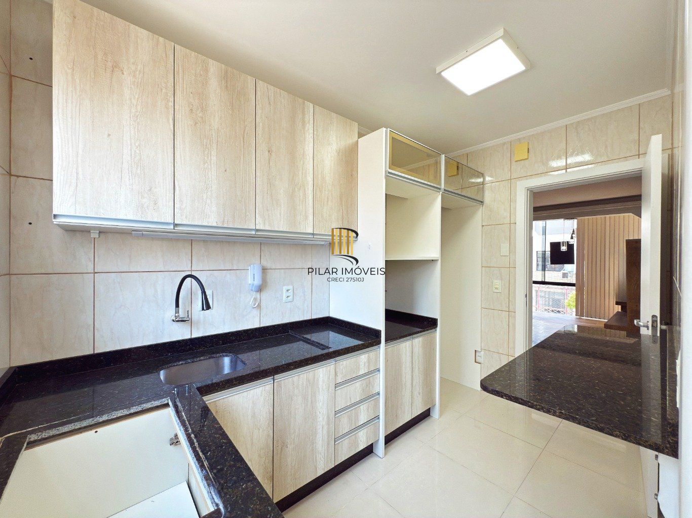 Apartamento com 2 quartos e 1 vaga a venda no bairro Passo da Areia