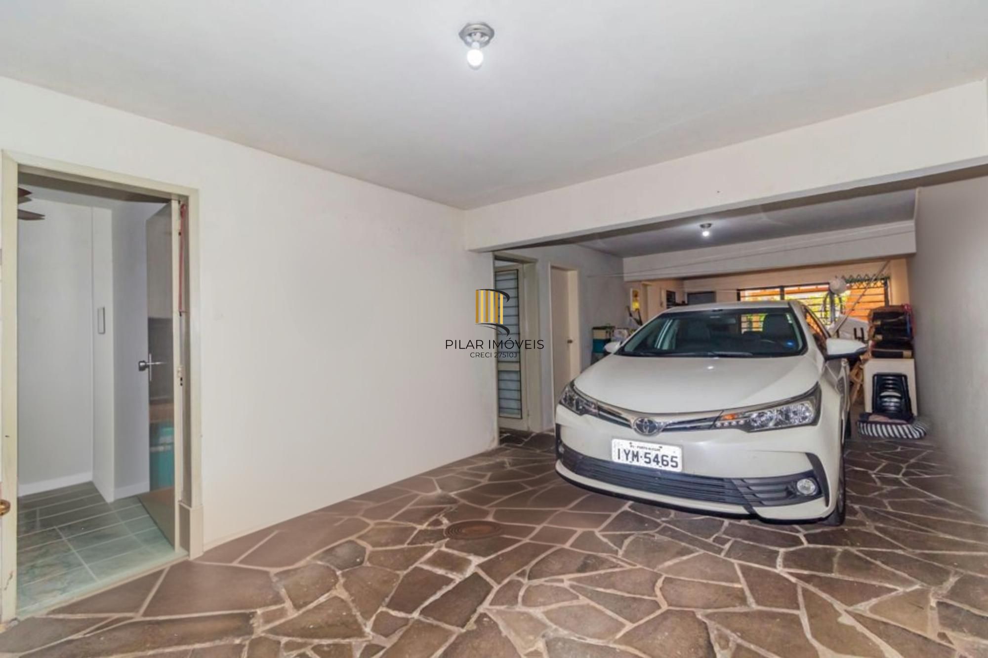Casa com 255 metros privativos e pátio com piscina no Bairro Higienópolis