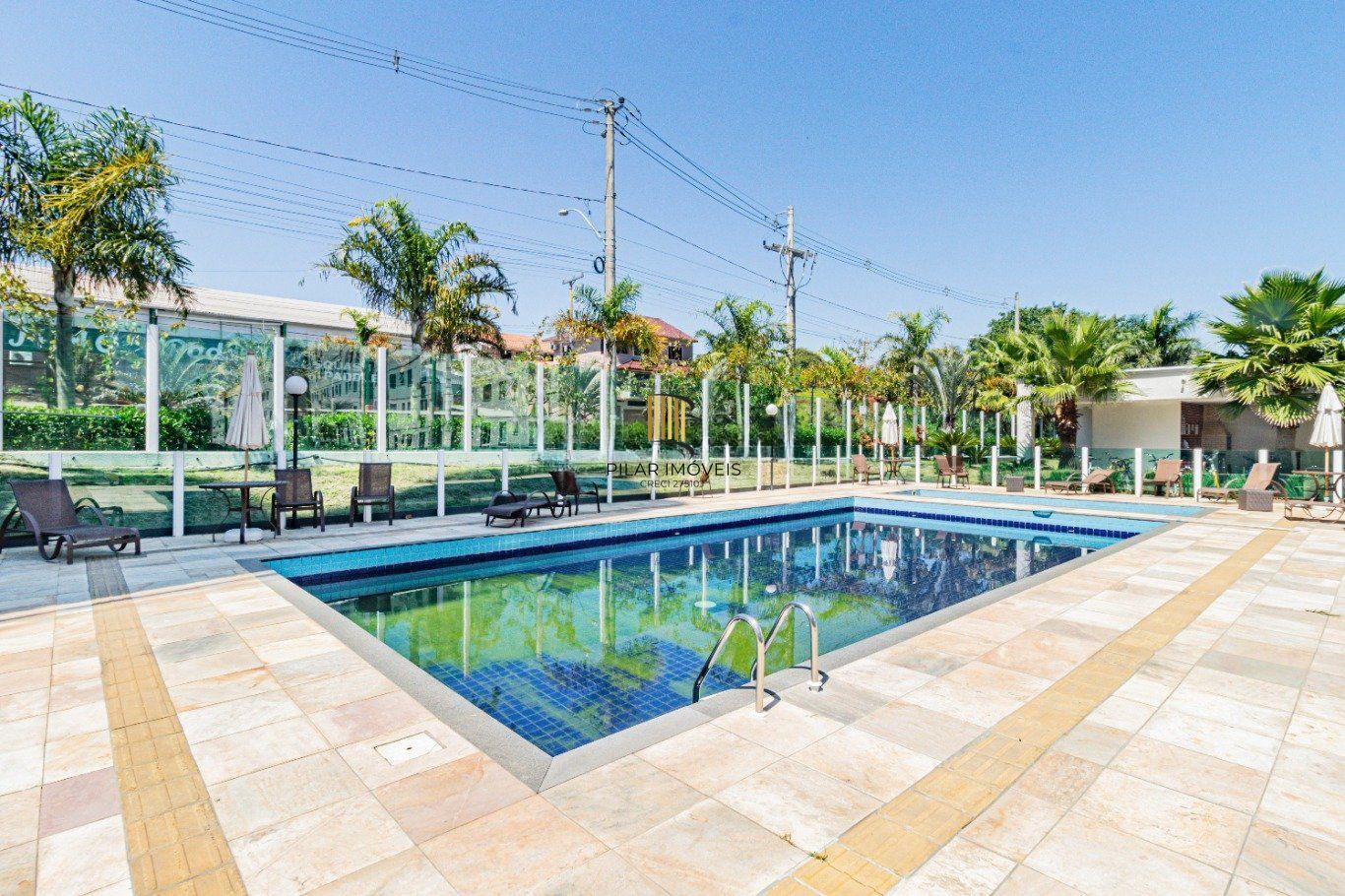 Apartamento de 2 dormitórios, piscina e 1 vaga de garagem em Canoas.