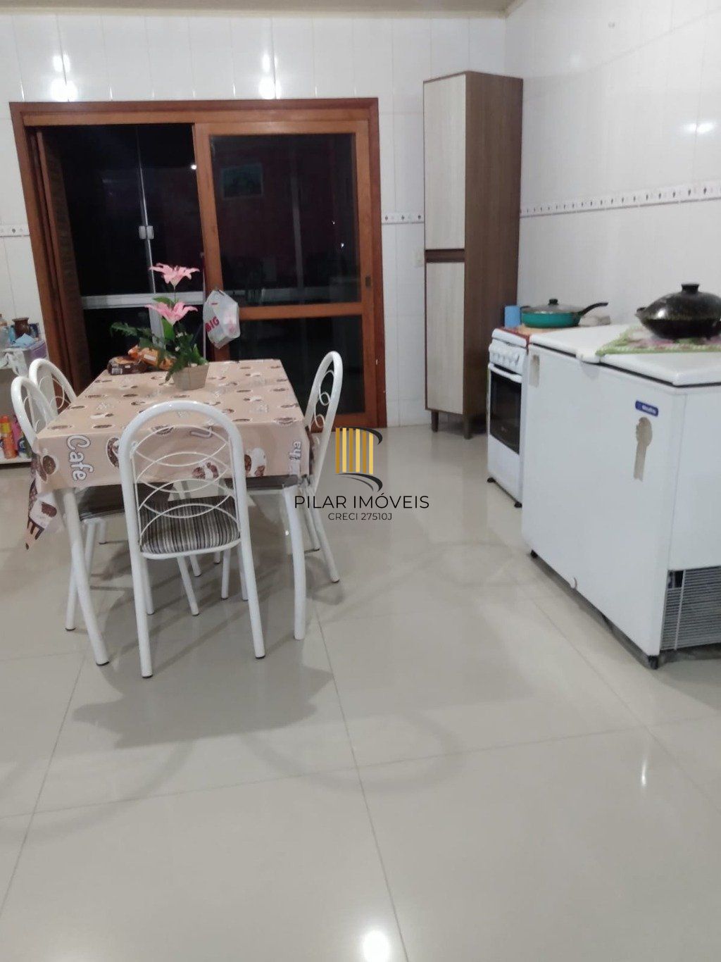 Casa com 3 dormitórios e 3 vagas de garagem em  Cachoeirinha.
