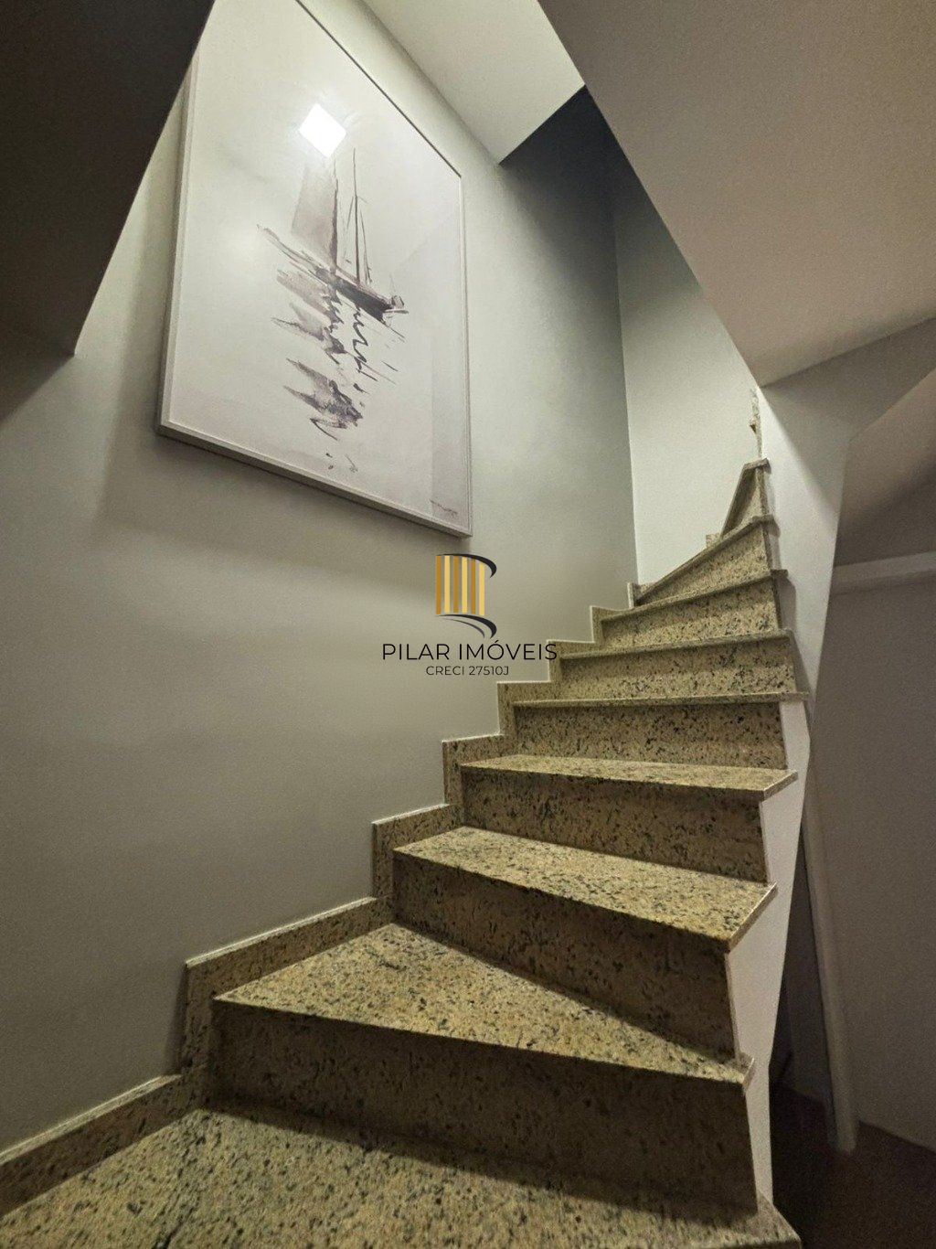 Casa com 2 dormitórios e 2 vagas de garagem em Canoas.