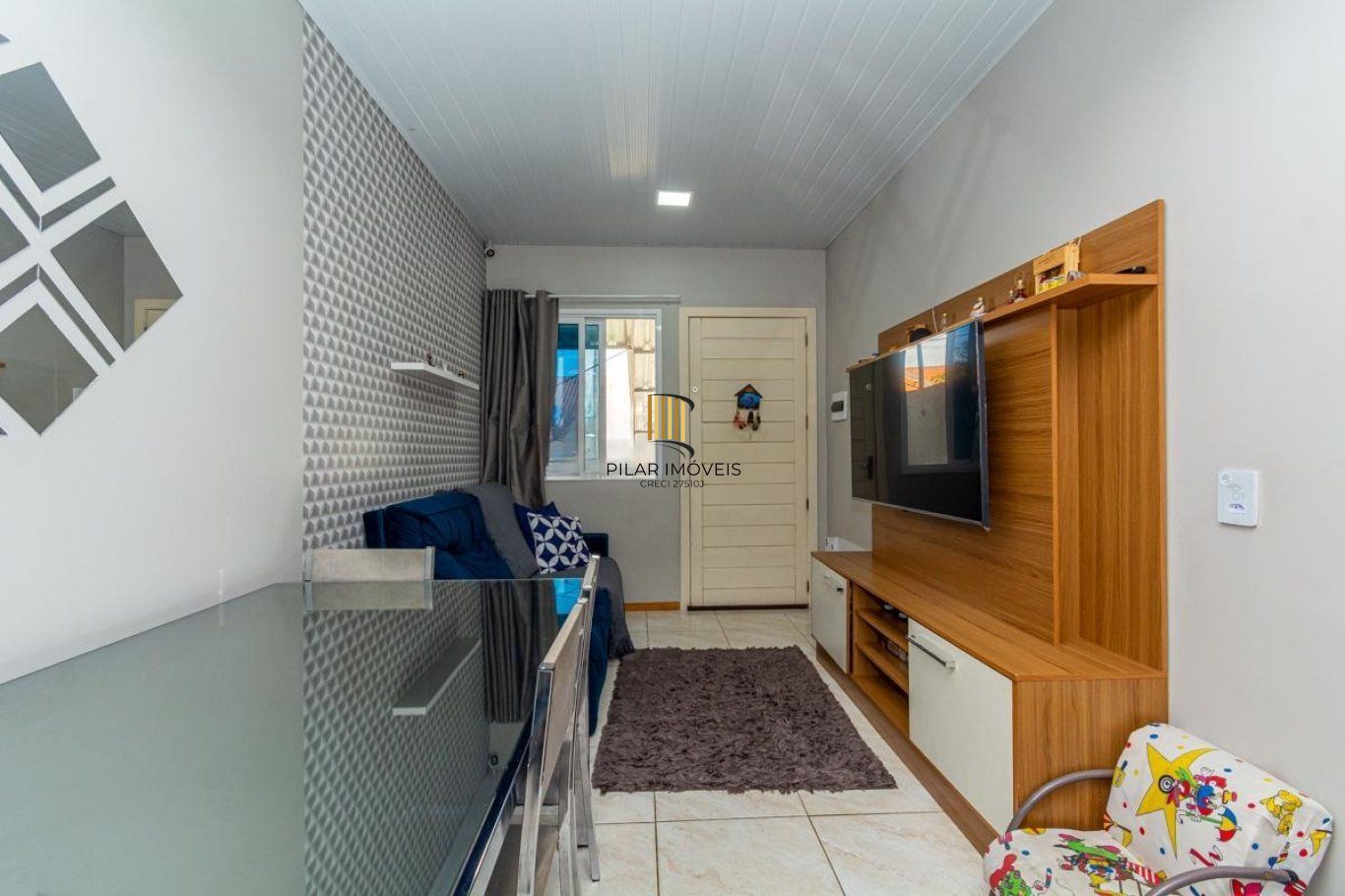 Casa de 2 dormitórios e com 2 vagas de garagem em Cachoeirinha.