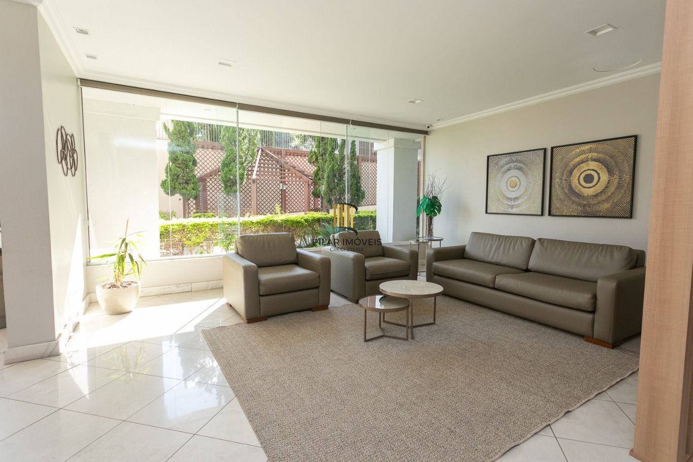 Apartamento com 3 quartos(1 suíte) e 2 vagas de garagem no Bairro Petrópolis