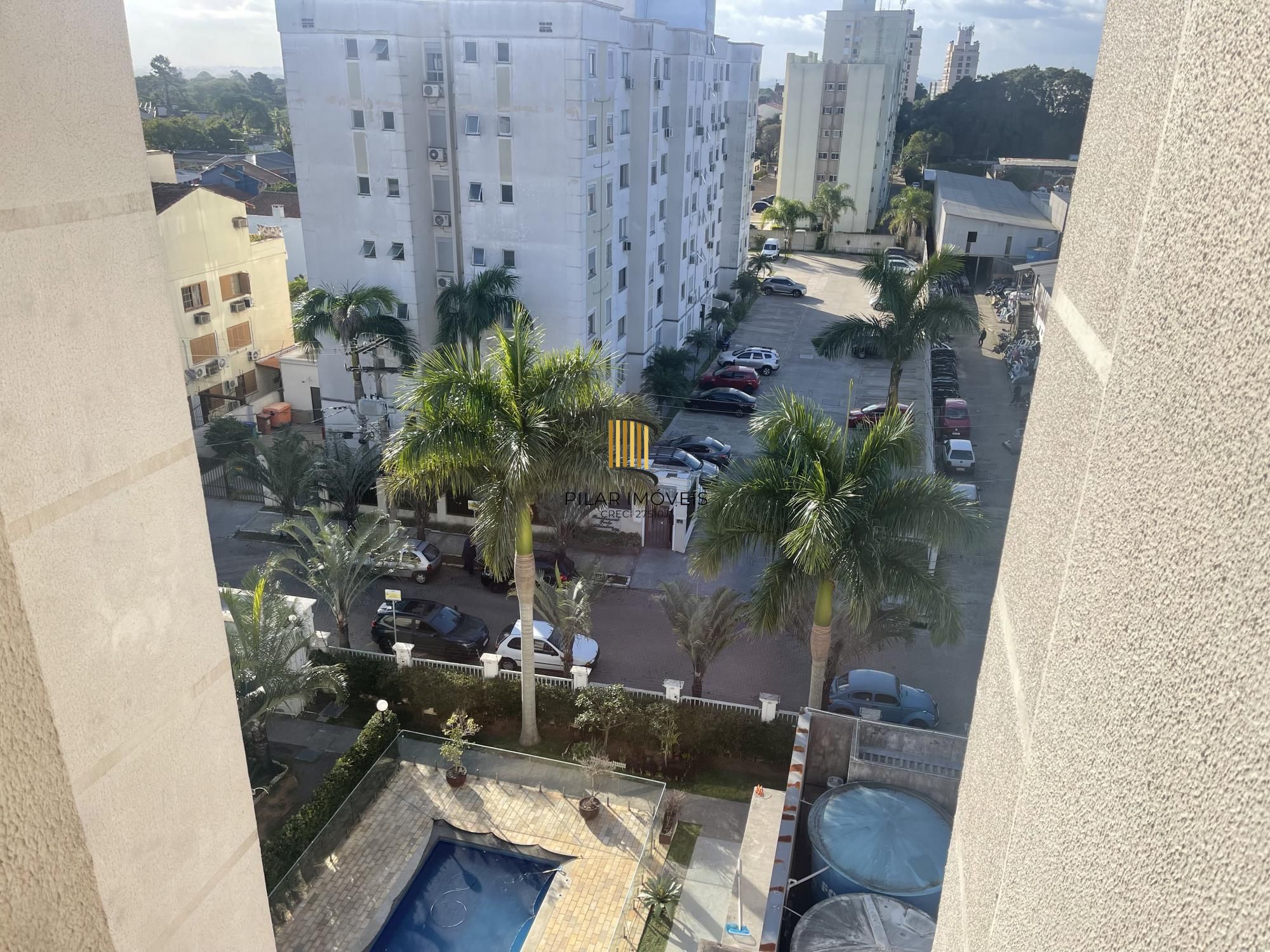 Cobertura semi mobiliada com 3 quartos e 1 vaga de garagem na Rua Sadi Castro.