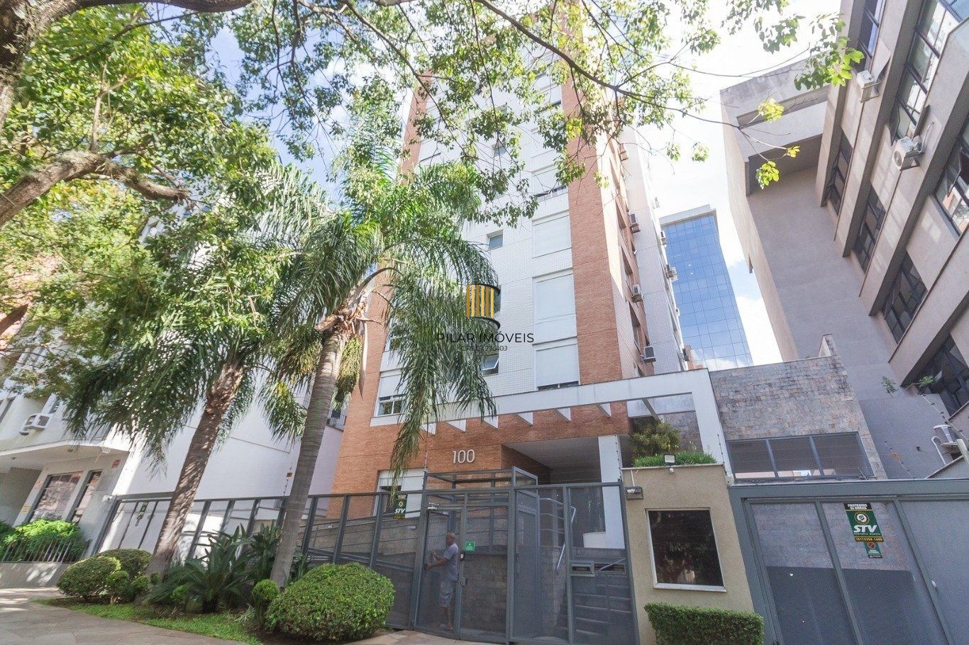 Apartamento com 1 dormitório e 1 vaga de garagem no Bairro petrópolis