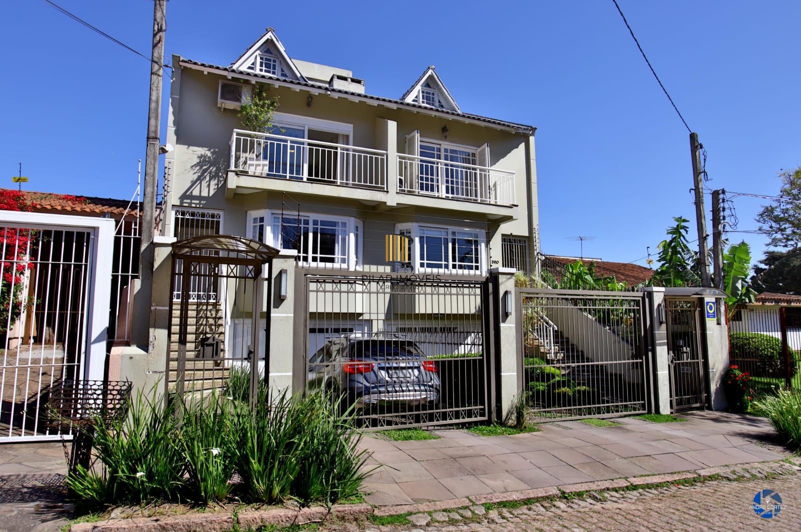 Casa com 4 dormitórios no Bairro Chácara das Pedras