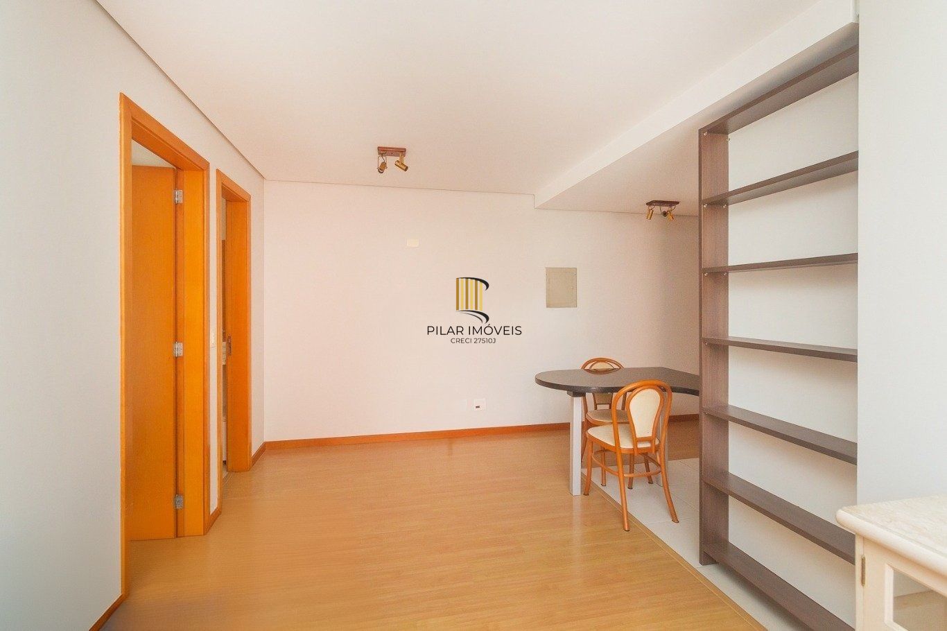 Apartamento com 1 dormitório e 1 vaga de garagem no Bairro petrópolis