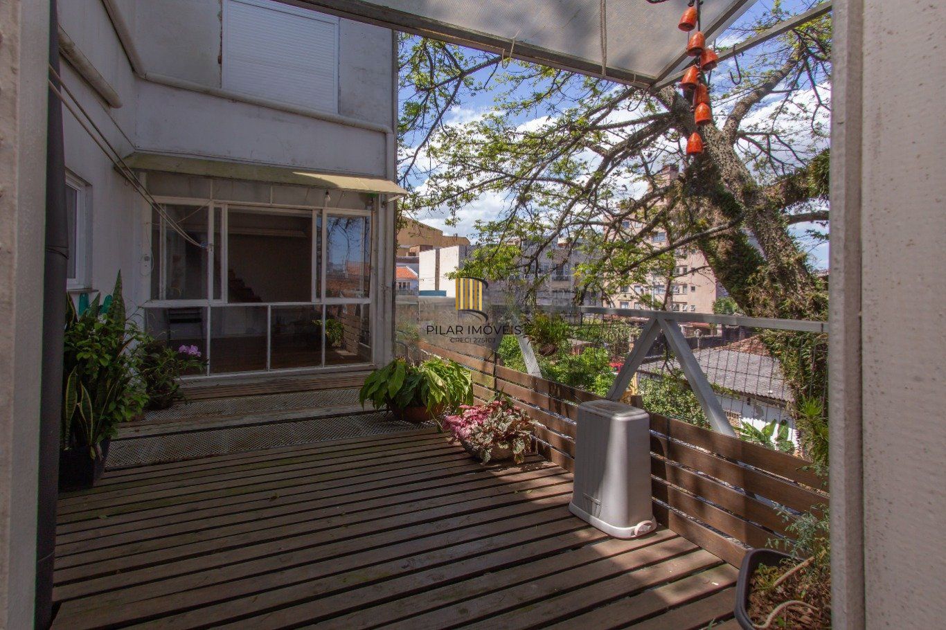 Apartamento garden, 3 dormitórios, 2 suítes, e 131m² privativos no Menino Deus.