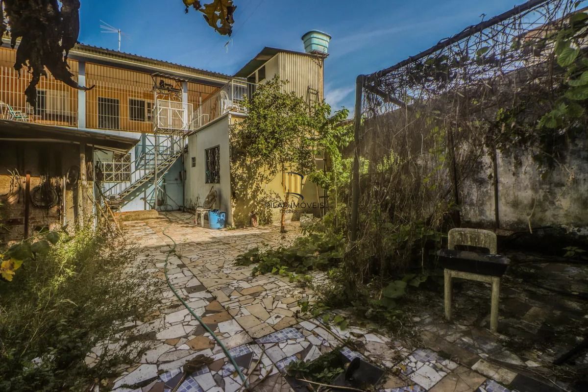 Casa e loja à venda com 300m², 3 quartos e 3 vagas no Rubem Berta