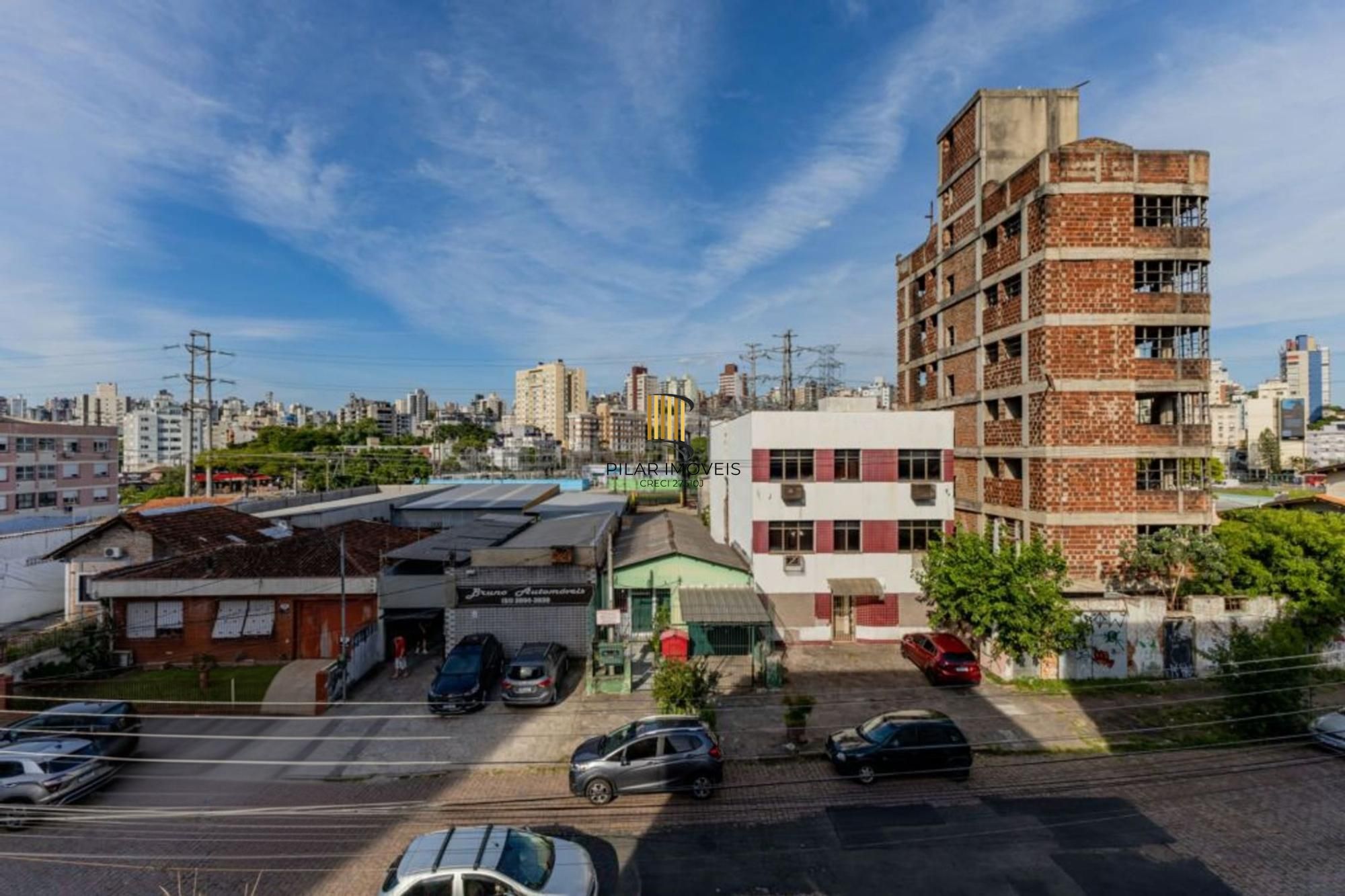 Apartamento com 2 quartos, vaga coberta e sol da manha no bairro Santana