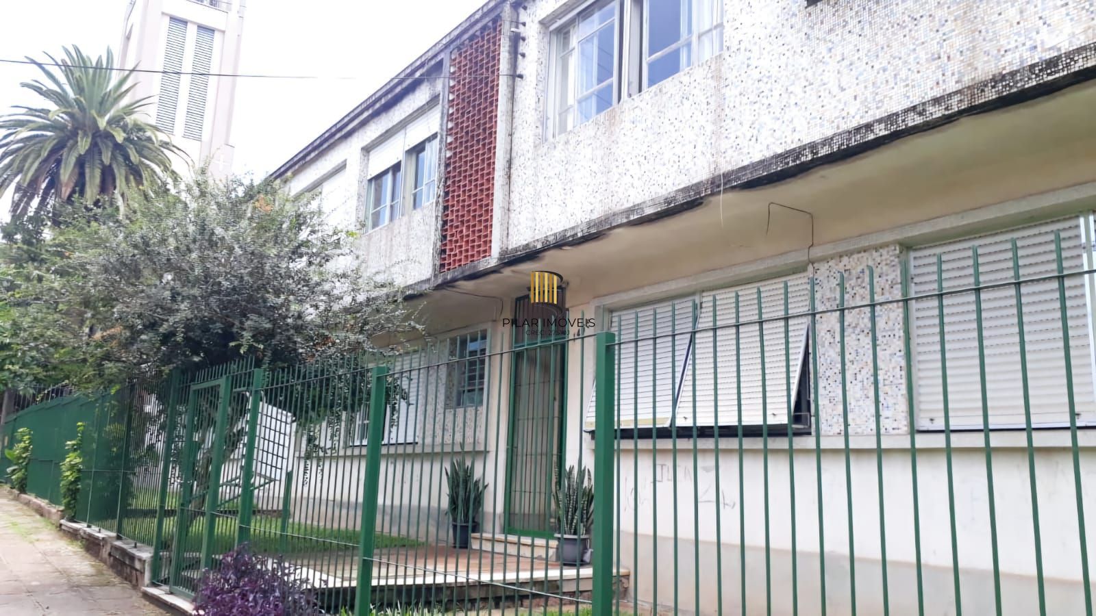 Apartamento com 108 metros privativos com 2 dormitórios na Rua Santa Cecilia.