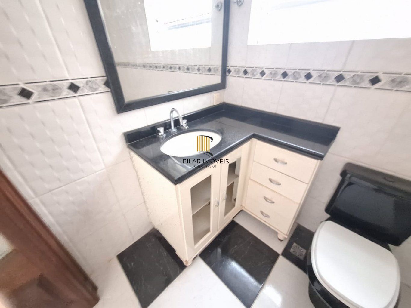Apartamento à venda com 3 dormitórios 94 m² no bairro Menino Deus