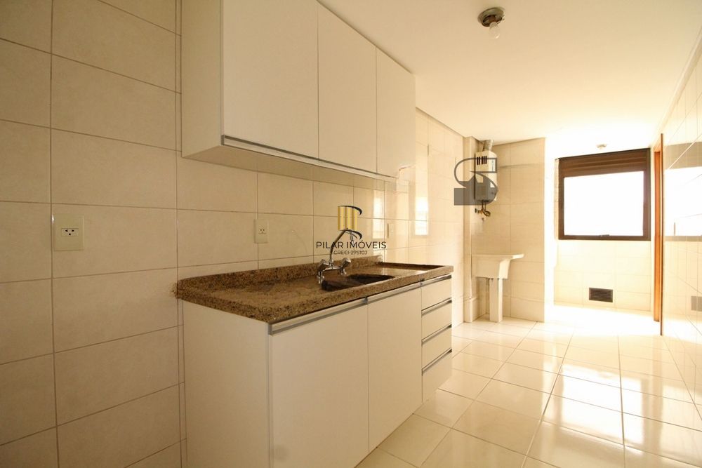 Apartamento com 2 quartos, 1 suíte e 1 vaga de garagem no Bairro Bom Fim.