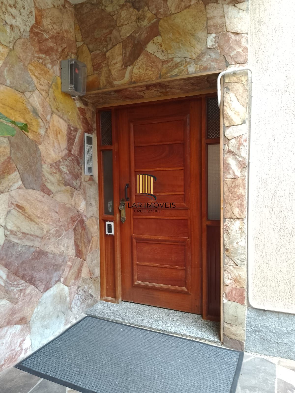 Apartamento de 2 quartos, 2 banheiros no bairro Farroupilha