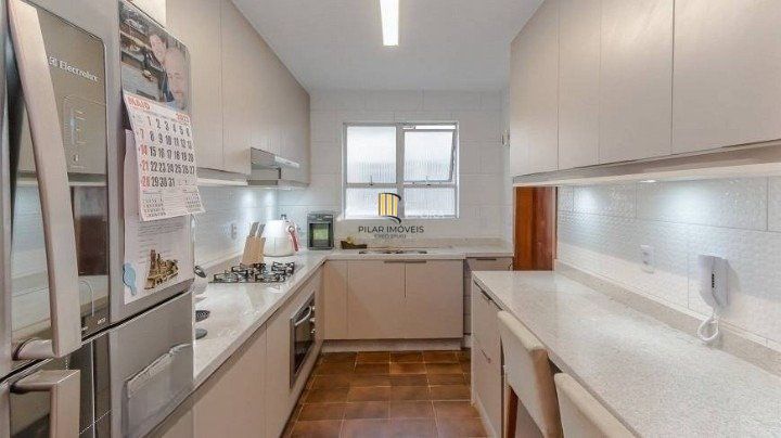 Apartamento com 3 quartos, 1 vaga e elevador no Petrópolis, Porto Alegre.