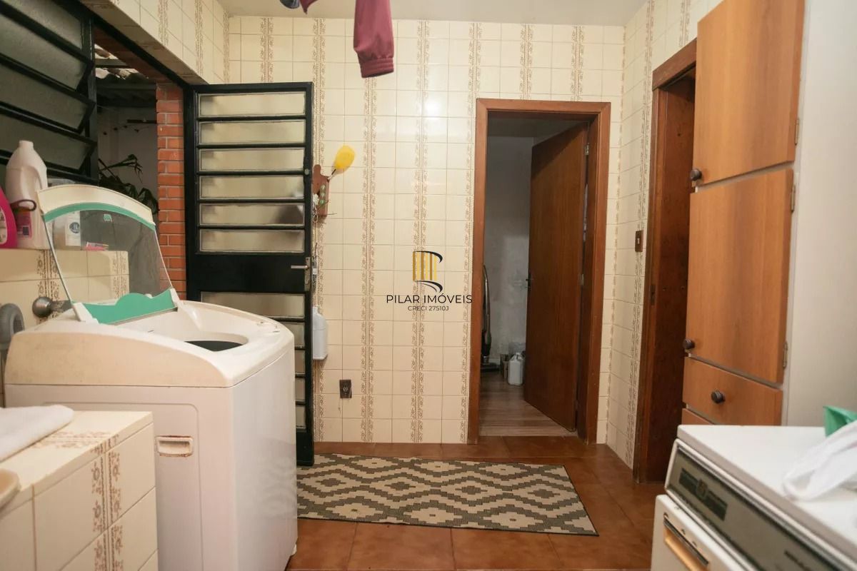Casa à venda com 280m², 4 quartos e 2 vagas no bairro Auxiliadora