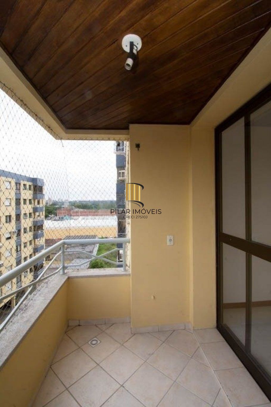 Apartamento 2 Dormitórios com Sacada, Garagem e Vista – Bairro Partenon
