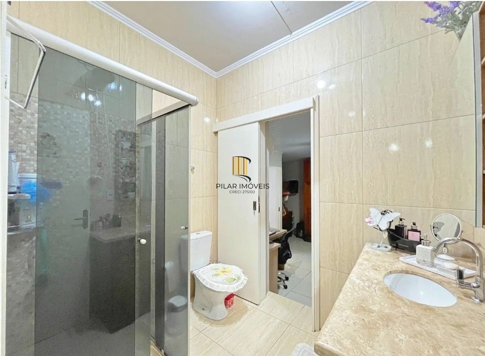 Apartamento térreo com 2 dormitórios no Bairro Menino Deus