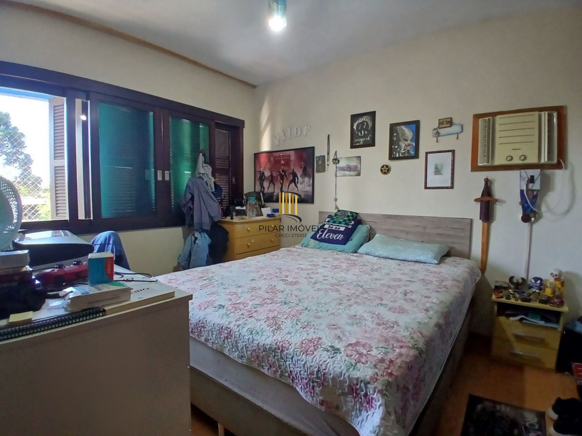 Casa com 3 dormitótrios, piscina e 2 vagas de garagem em Canoas.