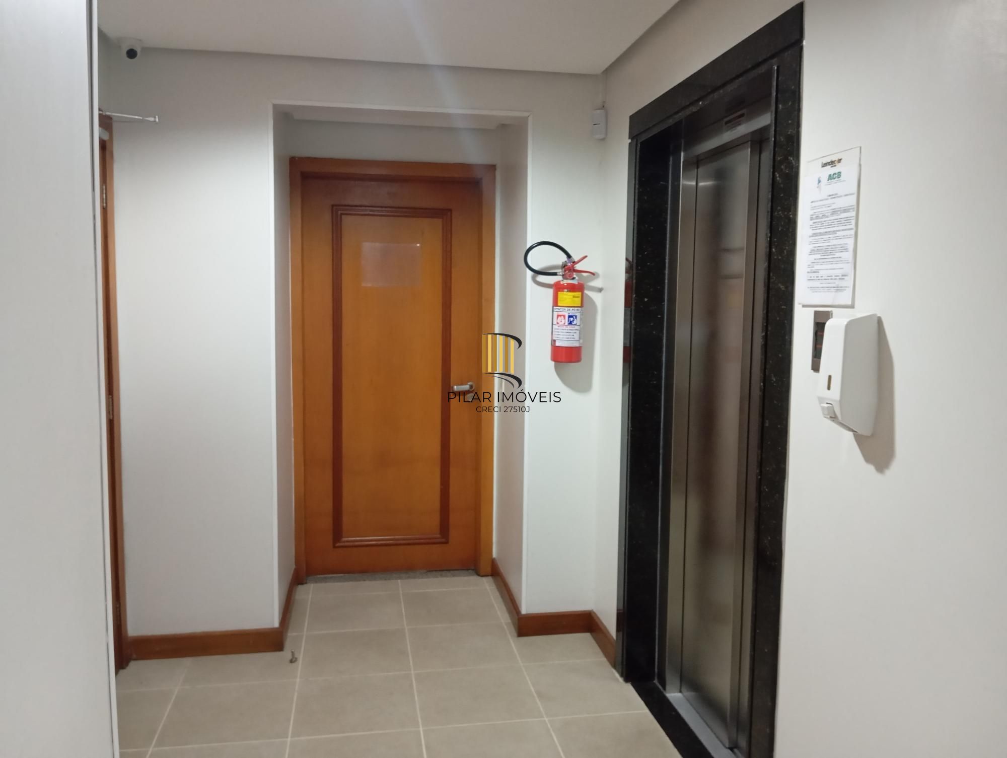 Apartamento com 2 Dormitórios, Vaga Dupla e Elevador no Floresta