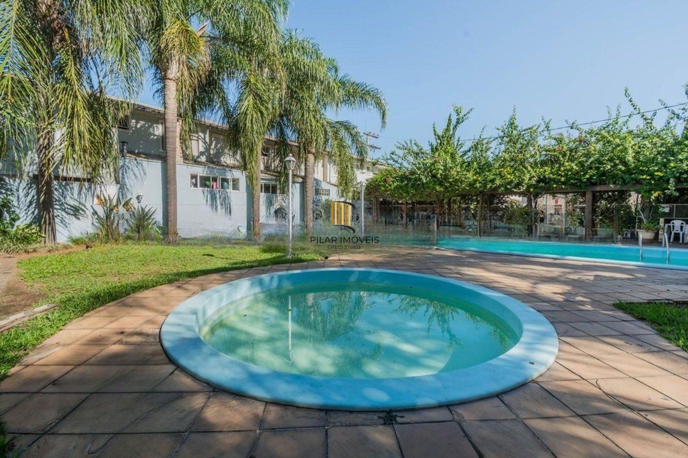 Casa em condomínio com 2 dormitórios e 2 garagem em Branco em Canoas.