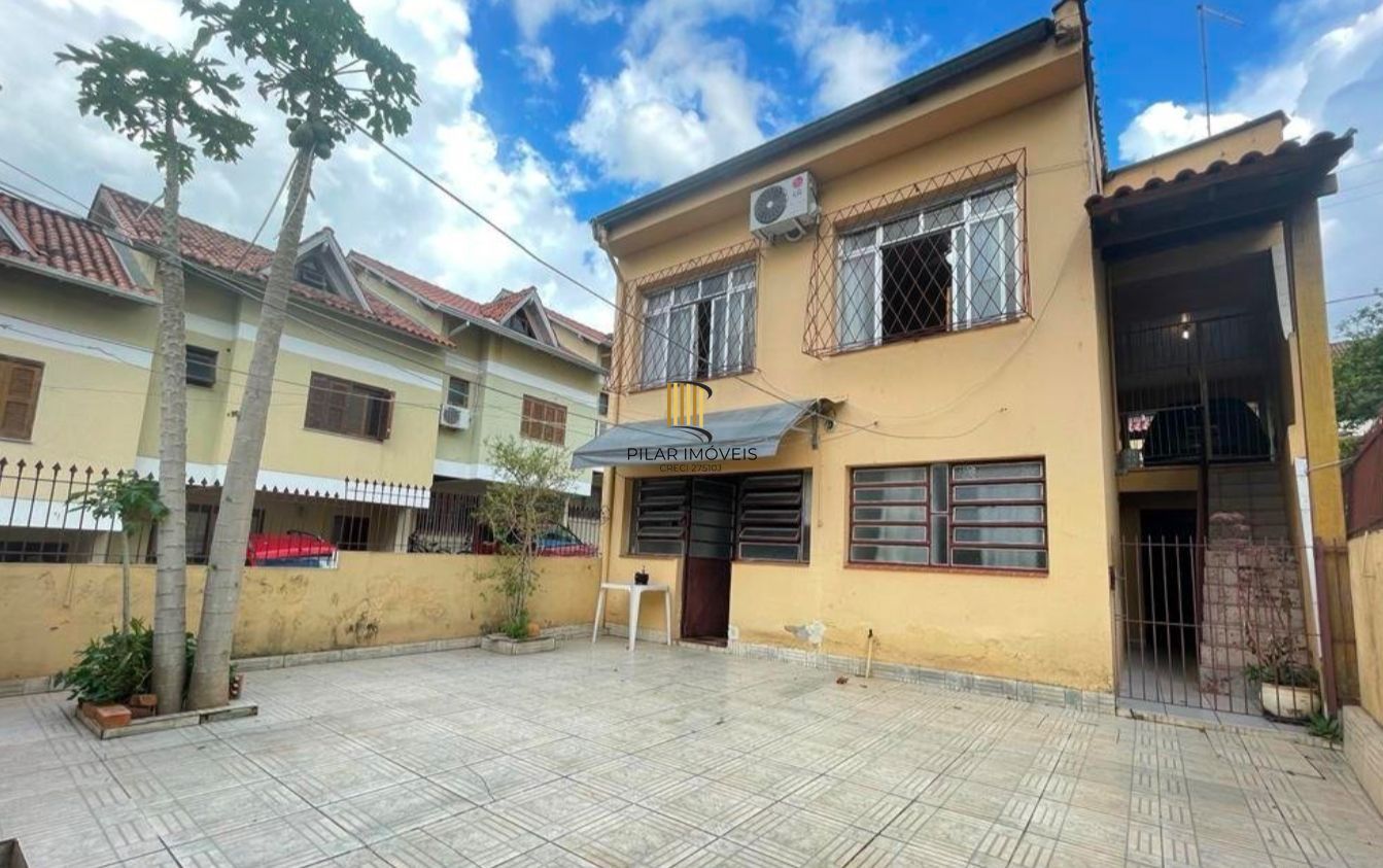 Casa semi mobiliada com 3 dormitórios no Bairro Jardim Floresta