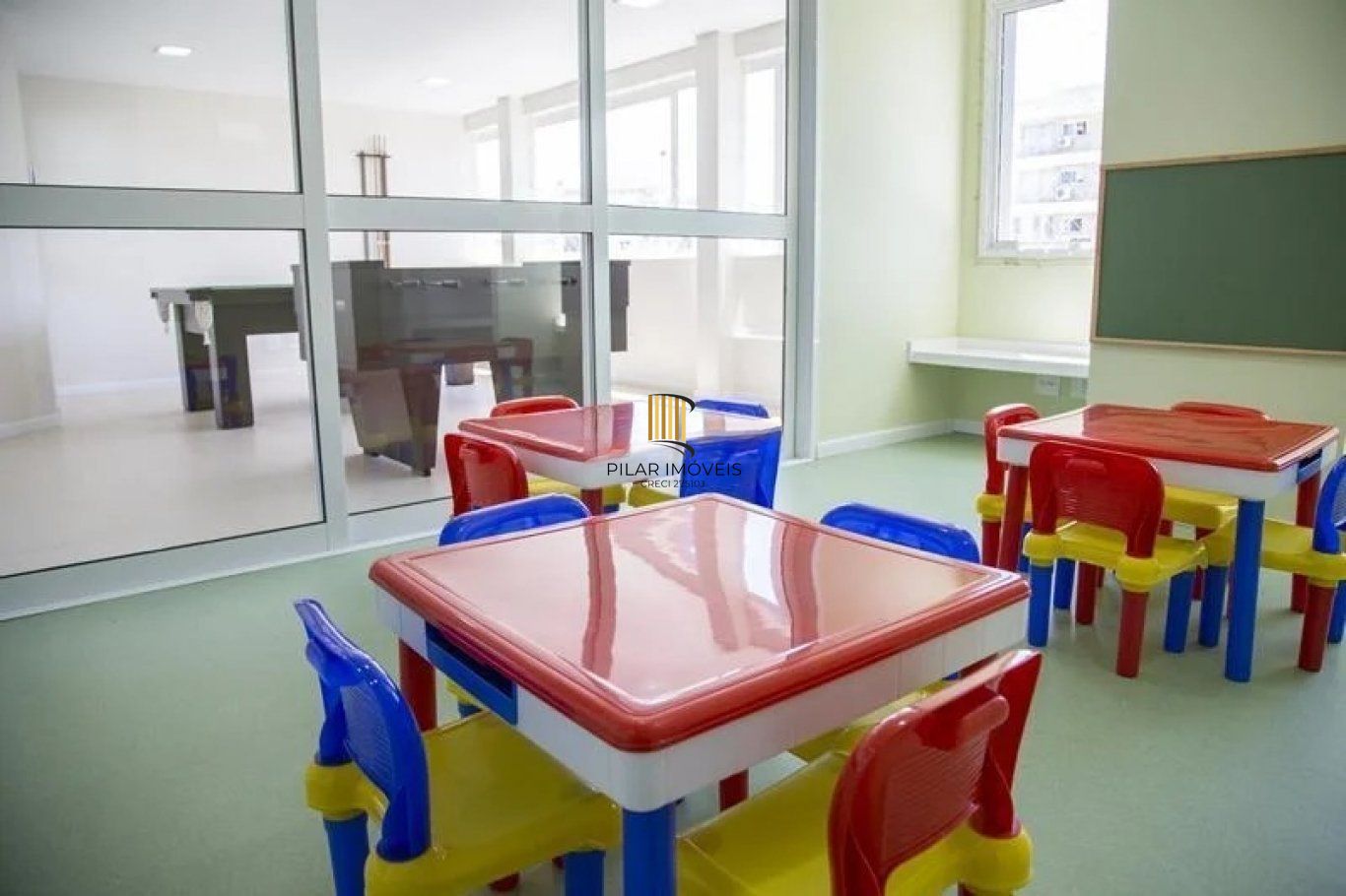 Apartamento 2 Dormitórios, Suíte, 2 vagas e elevador no Passo da Areia