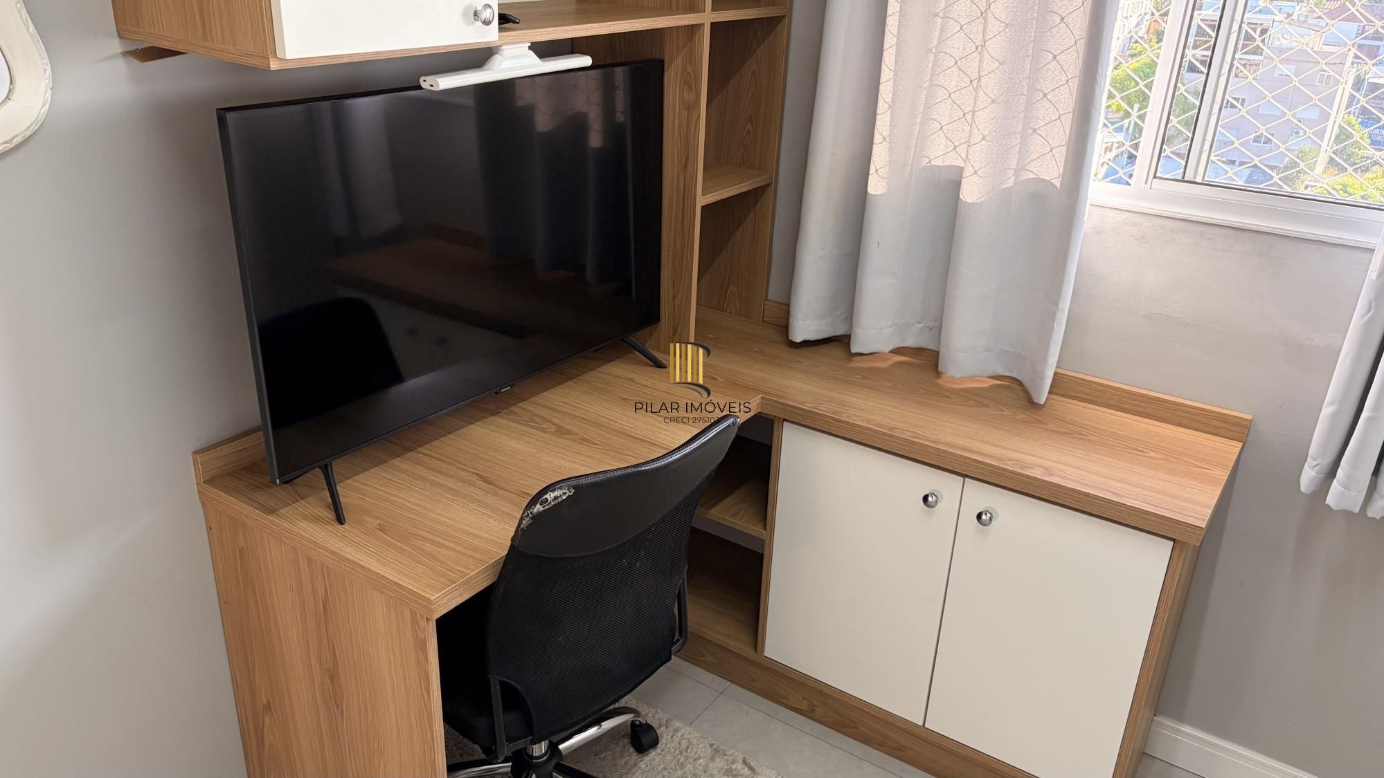 Apartamento com 2 quartos e 1 vaga de garagem no Bairro Sarandí