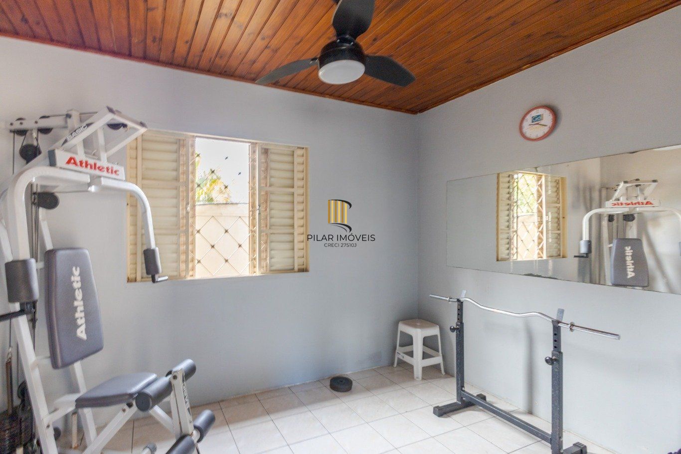 Casa com 3 quartos semi mobiliado com vaga no bairro Partenon