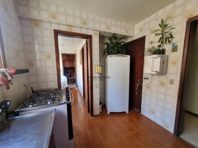 Apartamento de 3 dormitórios no bairro Menino Deus em Porto Alegre.