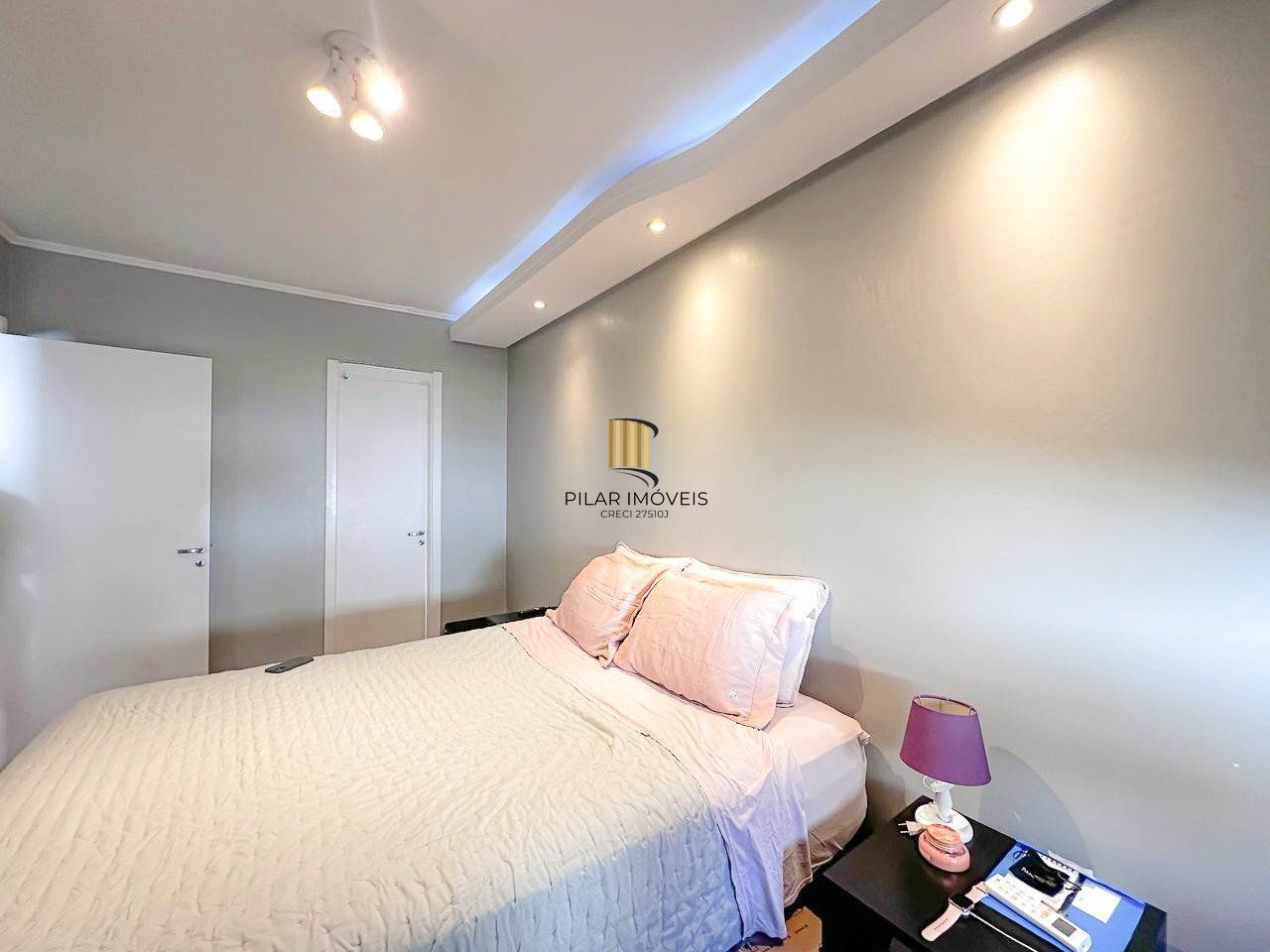 Casa em condomínio com 3 dormitórios e 3 vagas de garagem em Canoas.