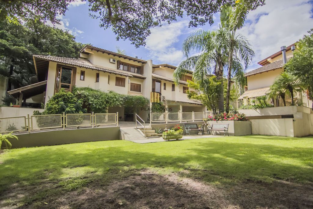 Casa em Condomínio com 5 quartos e 390m² à venda em Boa Vista, Porto Alegre.