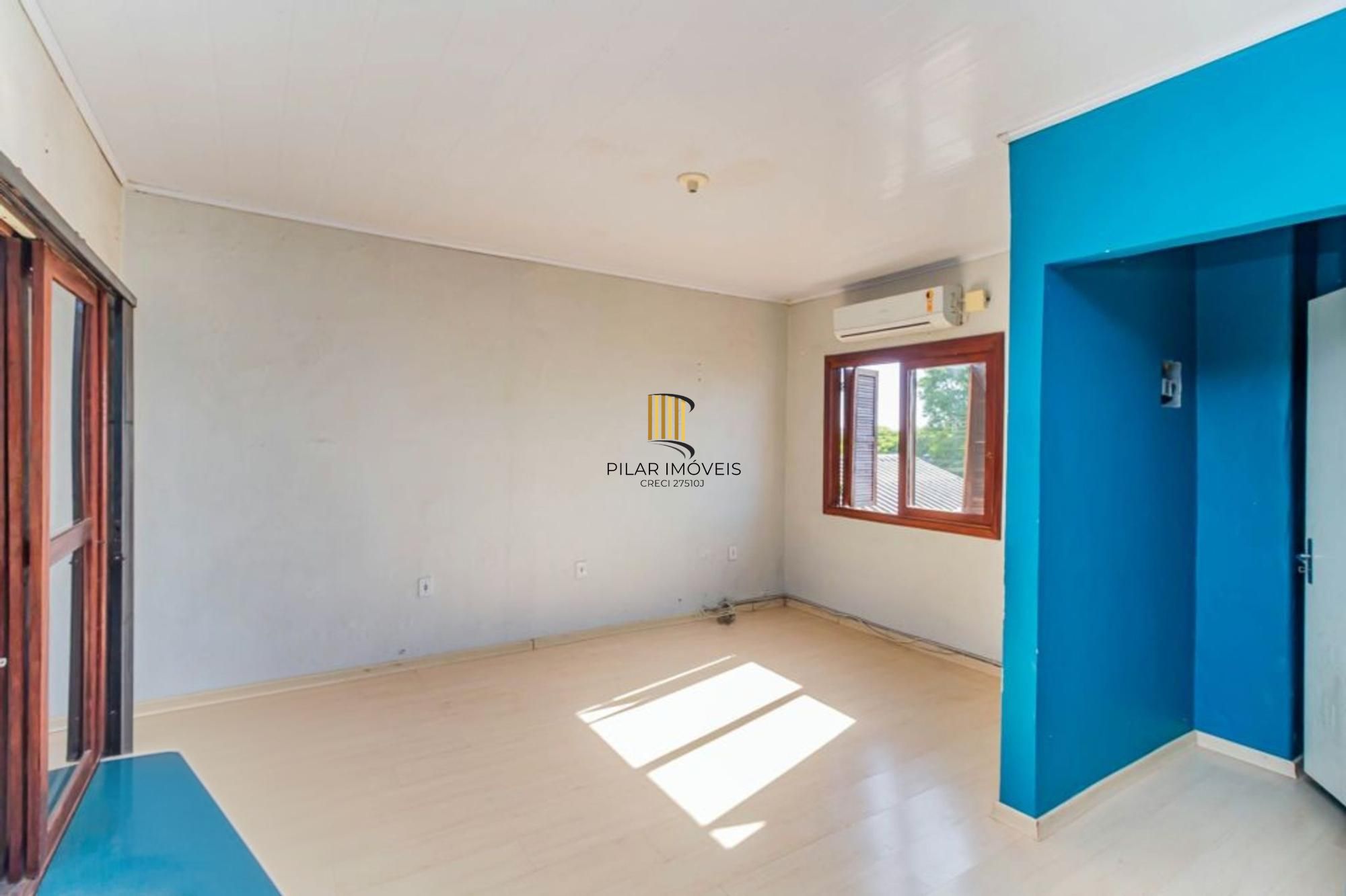 Casa com varanda fechada, 3 quartos, 2 vagas no bairro Farroupilha