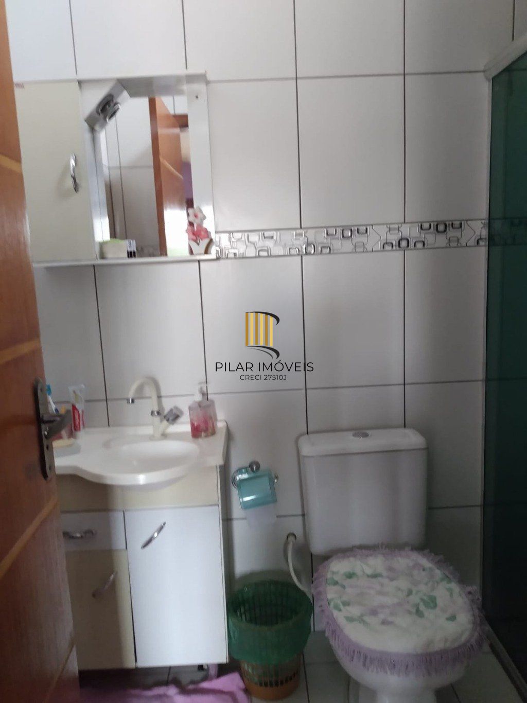 Casa com 3 dormitórios e 3 vagas de garagem em  Cachoeirinha.