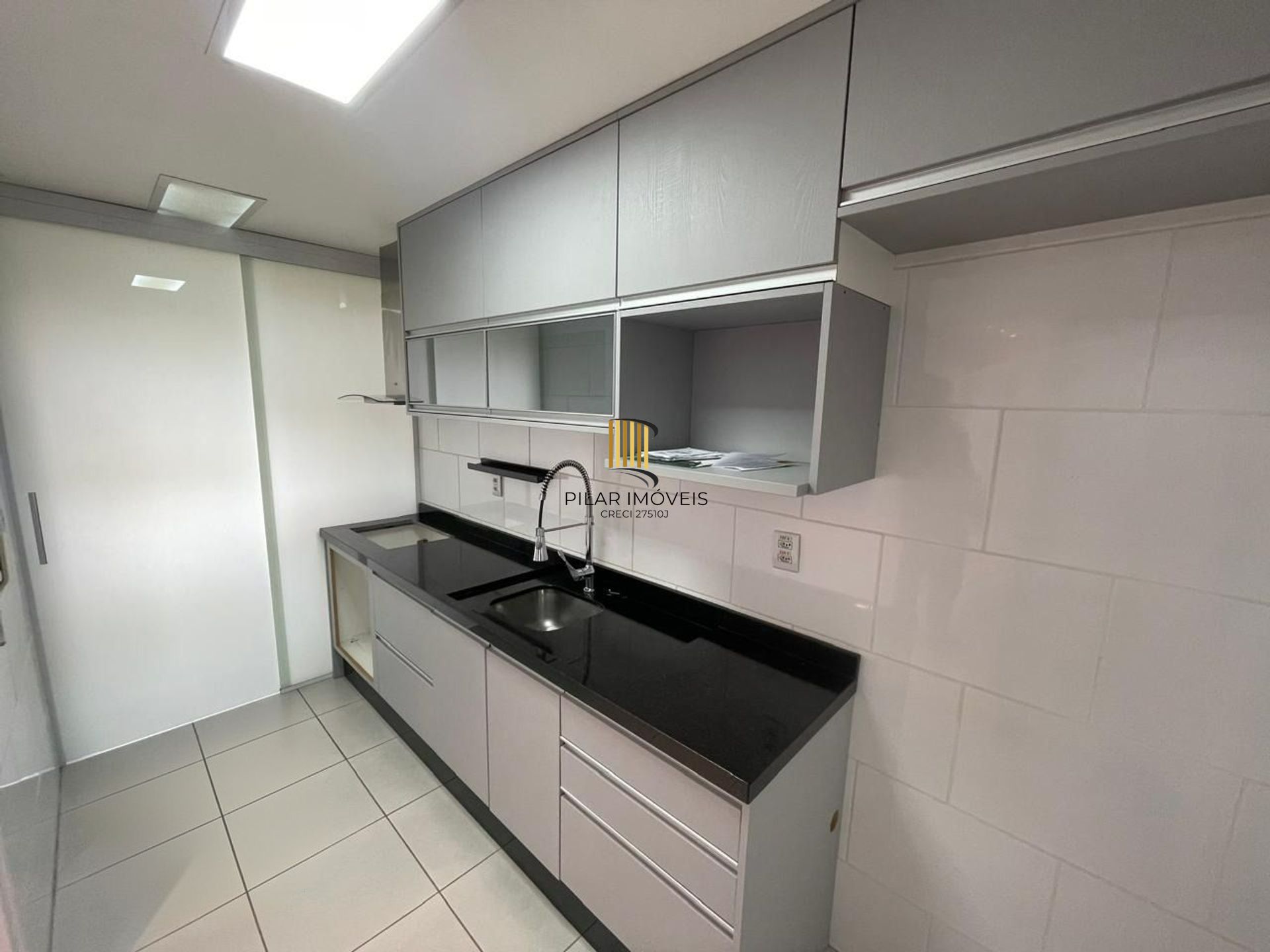 Apartamento com 2 dormitorios, com elevador e 1 vaga de garagem em Canoas.