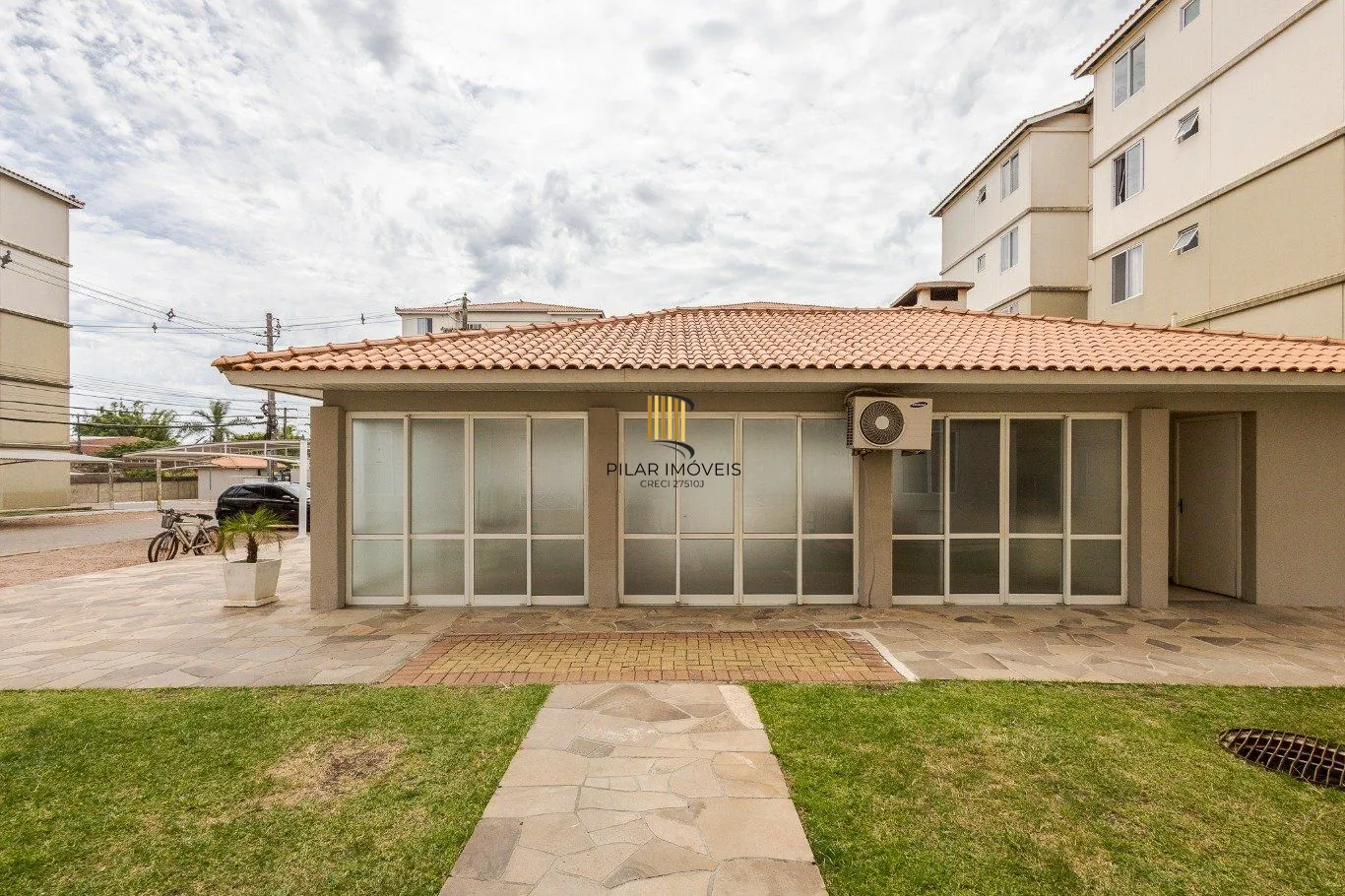 Apartamento de 2 dormitórios e 1 vaga de garagem em Canoas.