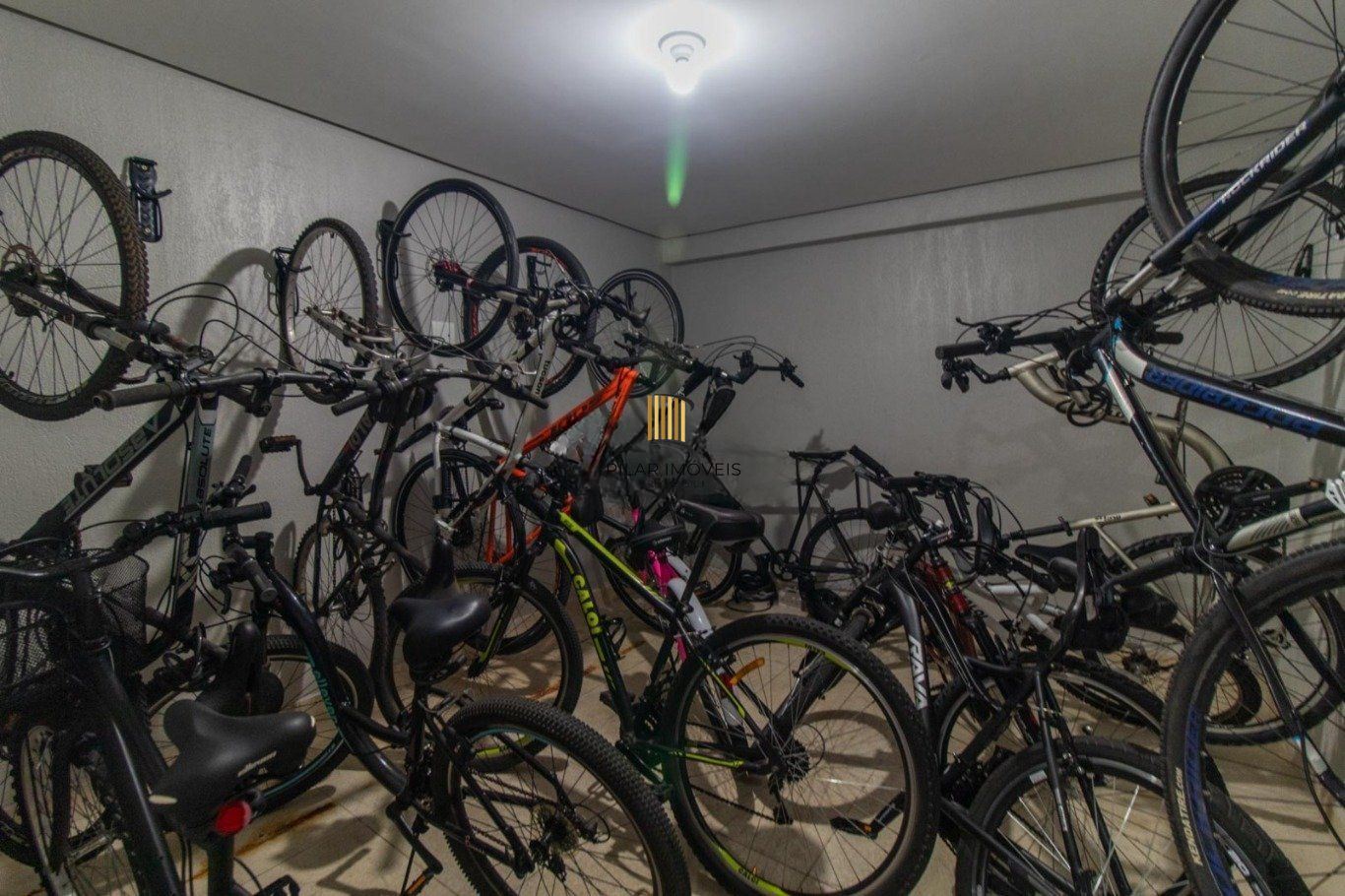 Apartamento com 1 quarto, 1 vaga e elevador no Bairro Cidade Baixa